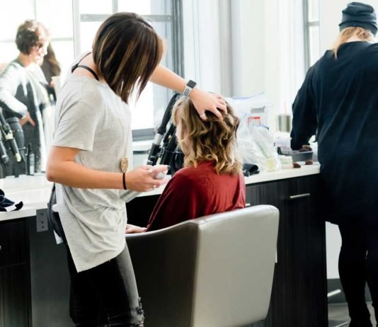 How-You-Can-Hire-The-Right-Hair-Stylist-For-Your-Needs-on-coreinfluencer