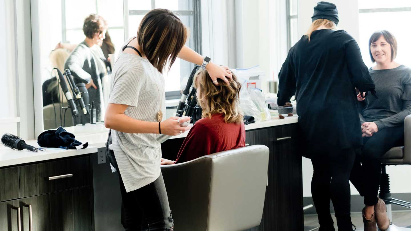 How You Can Hire The Right Hair Stylist For Your Needs?