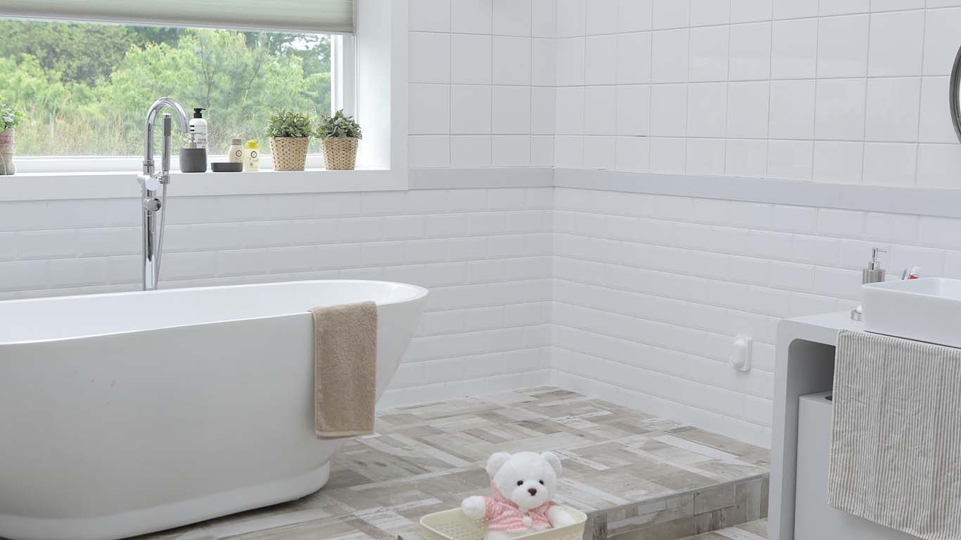 How Walk In Tubs Installation Improves Comfort, Safety, And Home Appeal