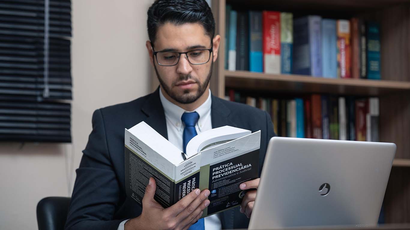 What To Expect When You Hire A Motorcycle Accident Lawyer To Your Case?